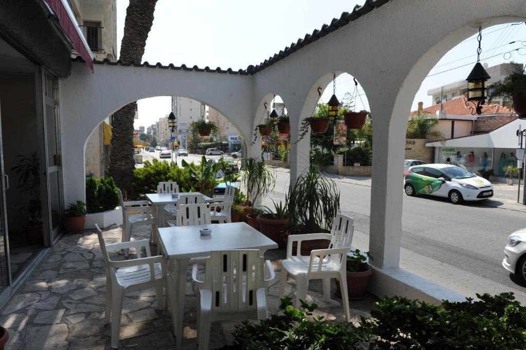 Le Village Hotel Limassol Bagian luar foto
